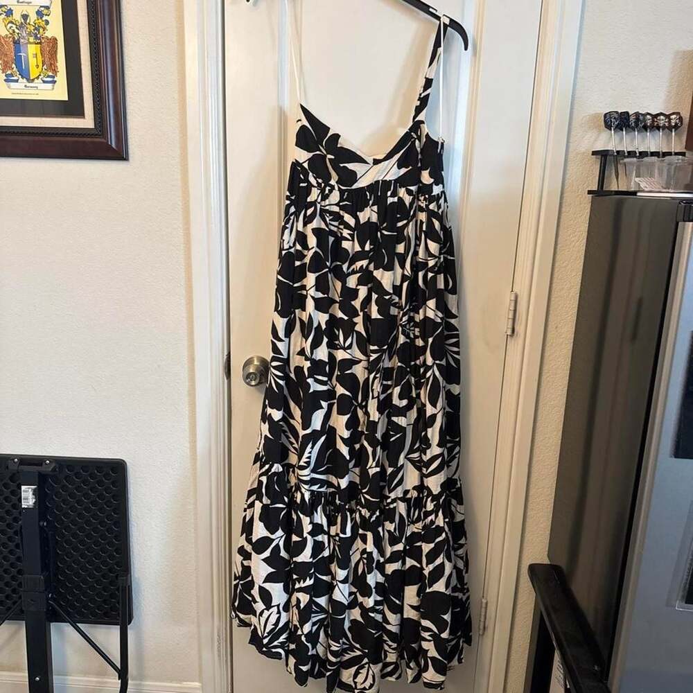 Camellia Black and White Tropical Floral Tiered Maxi Dress